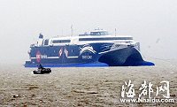 15日進閩江在馬尾港停錨,經營平潭至臺灣的海上直航客滾輪-雙體飛翼船。(圖:大陸福建海都網--海峽都市報)
