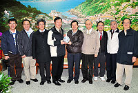 　台北市衛生局長林奇宏一行拜會縣長楊綏生，雙方就兩地醫療支援、提升服務、防疫工作及舉辦各類活動心得廣泛交換意見並互贈紀念品，穩定兩地的深厚友誼。（圖／文：曹重偉）