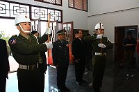 　「表彰忠烈、撫慰英靈！」馬防部二十九日舉行建國百年春祭大典，指揮官羅中將期許防區軍民能緬懷先烈德澤為國家犧牲奮鬥的大無畏精神。（圖／文：周唐毅）
