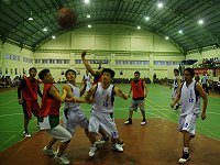 　東引鄉100年戒菸盃籃球賽，軍民組成12支球隊相互尬球。（圖／文：陳其敏）