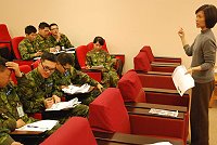 縣府與軍方聯合實施福州話教學,歡迎防區官兵與任何有興趣的民眾每週六下午三點半到四點半,在縣府地下室上課。(圖/文:邱竟瑋)