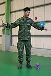 永晴老師於體育館練習扯鈴技藝。(圖/文:林易叡)