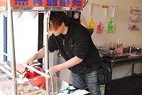 山隴出現新的雞排店,以無骨鹽酥雞和酸辣雞排等吸引顧客。(圖/文:邱竟瑋)