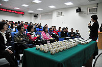 　「防疫健康月」開跑，重頭戲「精彩重現－世博台灣館的故事」透過立體影片播放及品茗體驗，讓防疫中心就像上海世博台灣館般令人驚艷不斷。（圖／文：曹重偉）