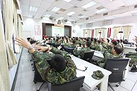 透過肢體動作的擺動、舞蹈,釋放平日的壓力,有益身心健康。(圖/文:鄭尹翔)