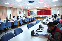 　台灣世曦昨天在縣府簡報南北竿機場改善評估作業已經完成陸上鑽探工作，五月展開海上鑽探作業，民航局則提出縮短評估期程，期中報告時先行提出短期可行有效改善方案。（圖／文：劉秋月）