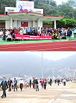 慶祝建國百年暨勞動節,縣府及工會特別舉辦登山健行、兩性平等宣導、模範勞工表揚典禮及摸彩活動,吸引來自南北竿、莒光三百位勞工朋友前往共襄盛舉。(圖/文:曹重偉)