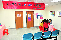 　「2044愛波行動」地區婦女乳房超音波篩檢開跑，首場次檢查在縣立醫院舉行，預約民眾都能依時間前往報到受檢，現場秩序相當良好。（圖／文：曹重偉）