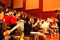 　配合六月份即將到來的一場地區畫展，馬祖雅韻合唱團展開密集團練。（圖／文：邱竟瑋）