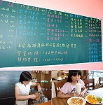 海天民宿二樓轉型做咖啡廳,夏日用餐新選擇。(圖/文:邱竟瑋)