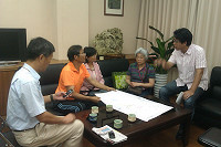 仁愛村民針對污水處理場興建因土地爭議影響施作前往議會陳情,促請相關協助確認無爭議土地範圍,讓污水處理場發包加速。(圖/文:劉秋月)