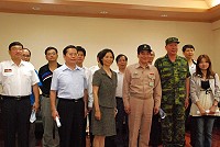 國防部參謀總長林鎮夷代表行政院災害防救辦公室與部長前來馬祖,關心防颱準備。縣府與馬防部共同舉行專案會議。(圖/文:邱竟瑋)