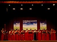 　陳孟亨木笛樂團在東引中正堂演奏，給軍民帶來美麗悅耳的木笛之夜。　（圖／文：陳其敏）
