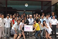 銘傳大學觀光研究所碩士在職專班連江班昨天在神農山莊舉行迎新送舊典禮,一到四屆同學齊聚一堂,歡迎新生的到來。(圖/文:邱竟瑋)