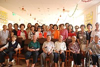 中華民國婦女會總會暨各縣市婦女會昨參訪大同之家,致贈加菜金。(圖/文:邱竟瑋)
