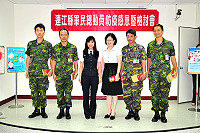 　為感謝馬祖軍民全力協助及配合，有效控制地區麻疹疫情，衛生署疾病管制局第一分局分局長李翠鳳（左三）專程抵馬舉辦感恩暨檢討會及頒發感謝狀。（圖／文：曹重偉）