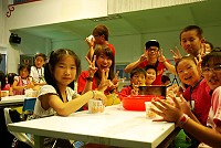 北科大馬祖科學營昨天歡樂推出愛玉班,小朋友開心學習烹飪及團隊合作。(圖/文:邱竟瑋)
