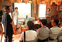 行政院研考會與文建會來馬訪查社區營造,聽取馬港與鐵板社區簡報。(圖/文:邱竟瑋)