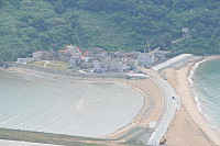 　沙灘那頭好村莊。（圖／文：陳鵬雄）