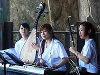 　東引安東坑道音樂季活動，第三場小型音樂會安排鋼琴、胡琴、琵琶演奏。（圖／文：陳其敏）