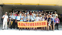 　嶺南宗親會大陸進香旅行團昨天啟程，由理事長陳天興率領81位鄉親快樂出航；包括縣長楊綏生、議長陳貴忠致贈程儀及昨天副議長曹以標等人均到碼頭送行，預祝此行順利平安。（圖／文：曹重偉）