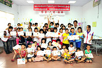 　「相信希望」紅十字小天使夏令營圓滿落幕，五十位小學員們特別配合八八風災兩週年製作，充滿馬祖風情問候卡片，寄給高雄災區的孩子們，希望遠方的苦難國人能感受到來自離島馬祖的溫情。（圖／文：曹重偉）