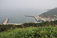   北竿白沙碼頭南北防波堤長度不足是影響港區靜穩度的重要關鍵。（圖／文：陳鵬雄）