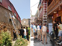 內政部消防署昨天上午於鐵板社區進行防災社區組訓, 培養居民遇難時使用救生器材的能力,下週將辦理成果驗收。(圖/文:邱竟瑋)