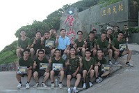　鄭主任與登頂弟兄於壁山合影留念。（圖／文：林仁熙）
