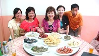 桃園縣馬祖同鄉會接受TVBS食尚玩家節目專訪,介紹馬祖特色海鮮。(圖:桃園縣馬祖同鄉會提供)