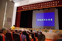 　國防部昨晚七時在南竿介壽堂舉行第一場巡迴說明會，由國防部副總長李翔宙率十餘位國防部官員抵馬說明。（圖／文：劉秋月）