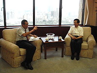 立委曹爾忠向台電總公司反映民眾怨聲載道要求徹底改善,董事長陳貴明表示,即著手解決。(圖:曹爾忠國會辦公室提供)