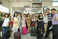 慶祝建國百年,馬祖和平論壇與音樂會的團隊昨天陸續抵達,一群台北愛樂合唱團和國家國樂團的老師們還沒放下行李,卻難掩表演前興奮的心情。(圖/文:邱竟瑋)