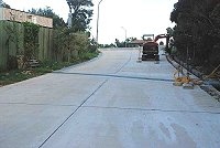 　南竿清水往梅石與山線道路的主要通道，前天已經可以正常行駛，工程人員還在最後的收尾作業。（圖／文：邱竟瑋）