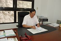 四十幾年來為商會、漁會,還有紅十字會服務的曹金財。(圖/文:邱竟瑋)