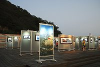 　介壽澳口公園展出「馬祖之美攝影展」，透過李小石在四鄉五島的攝影作品，讓全國山友看見馬祖之美。（圖／文：劉秋月）