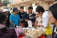 　馬祖繼光餅、芝麻球園遊會受歡迎。（圖／文：邱竟瑋）