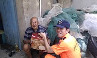 岸巡馬祖大隊近日展開中秋節照顧轄區內孤困工作。(圖:馬祖岸巡橋仔所提供)