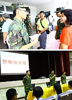 上圖:北指部邀請吳孟霖先生蒞臨北竿舉辦「原來,我們都忘了馬祖」讀書分享會。下圖:樓主任致贈紀念帽給作者吳孟霖先生,表達感謝之意。(圖/文:傅仲賢)