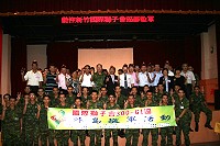 　新竹獅子會柯明聰團長致贈加菜金北高地區指揮部，副指揮官車吉順上校表示感謝，所有與會人員大合照。（圖／文：傅仲賢）