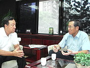 立委曹爾忠昨與營建署長葉世文就地方重大建設都市計畫變更交換意見。(圖: 立委曹爾忠國會辦公室提供)