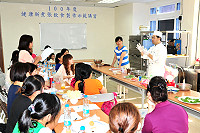 　為推廣健康飲食，衛生局邀請京兆尹餐廳品質總監許加建老師專程來馬主講，並當著學員面前大展廚藝。（圖／文：曹重偉）