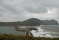 　受東北季風及颱風外圍環流影響，東引海域白浪滔滔、強風籠罩。（圖／文：陳其敏）