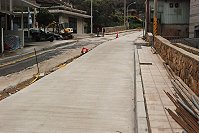 清水至梅石道路工程昨天開放建設局大樓這一側單向通車,不過還是有一段施工陣痛期。(圖/文:邱竟瑋)