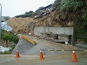 　東引樂華村單行道封閉造成不便，民眾反映邊坡整建工程施工能夠更積極。（圖／文：陳其敏）