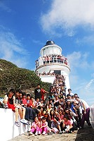 　東引國中小舉辦遠足健行活動，參觀百年古蹟燈塔。（圖／文：陳其敏）