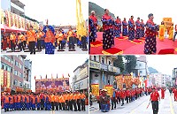 恭迎鱔溪白馬尊王蒞境巡安,村民全體出動,整齊盛大繞境隊伍綿延不斷,鑼鼓喧天熱鬧不已,兩岸以共同的信仰力量祈祝合境平安。(圖:劉秋月、坂里白馬尊王廟委會提供)