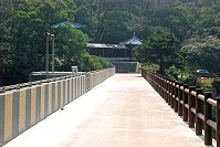 封閉施工近百天的勝天公園重新開放,環境清幽,並有安全的水壩設施。(圖/文:邱竟瑋)