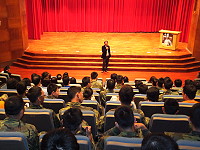 　世界麵包冠軍吳寶春以他成長、成功故事與馬祖軍民、學生分享。（圖：連江縣政府文化局、元創數位整合行銷有限公司提供）