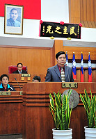 　 連江縣議會第五屆第四次定期大會昨正式開議，由縣長楊綏生進行施政報告暨說明。（圖／文：曹重偉）